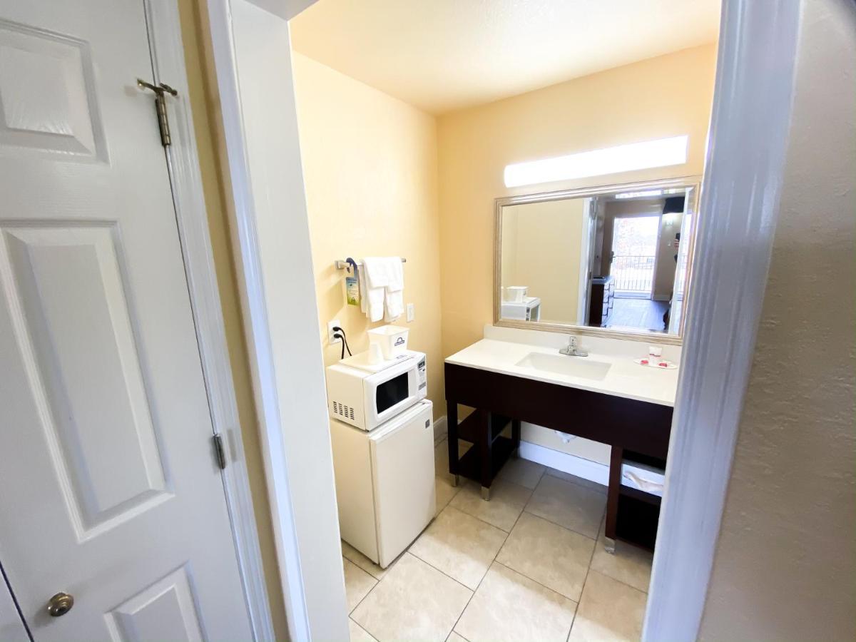Econo Lodge Richmond-North Chesterfield Bagian luar foto