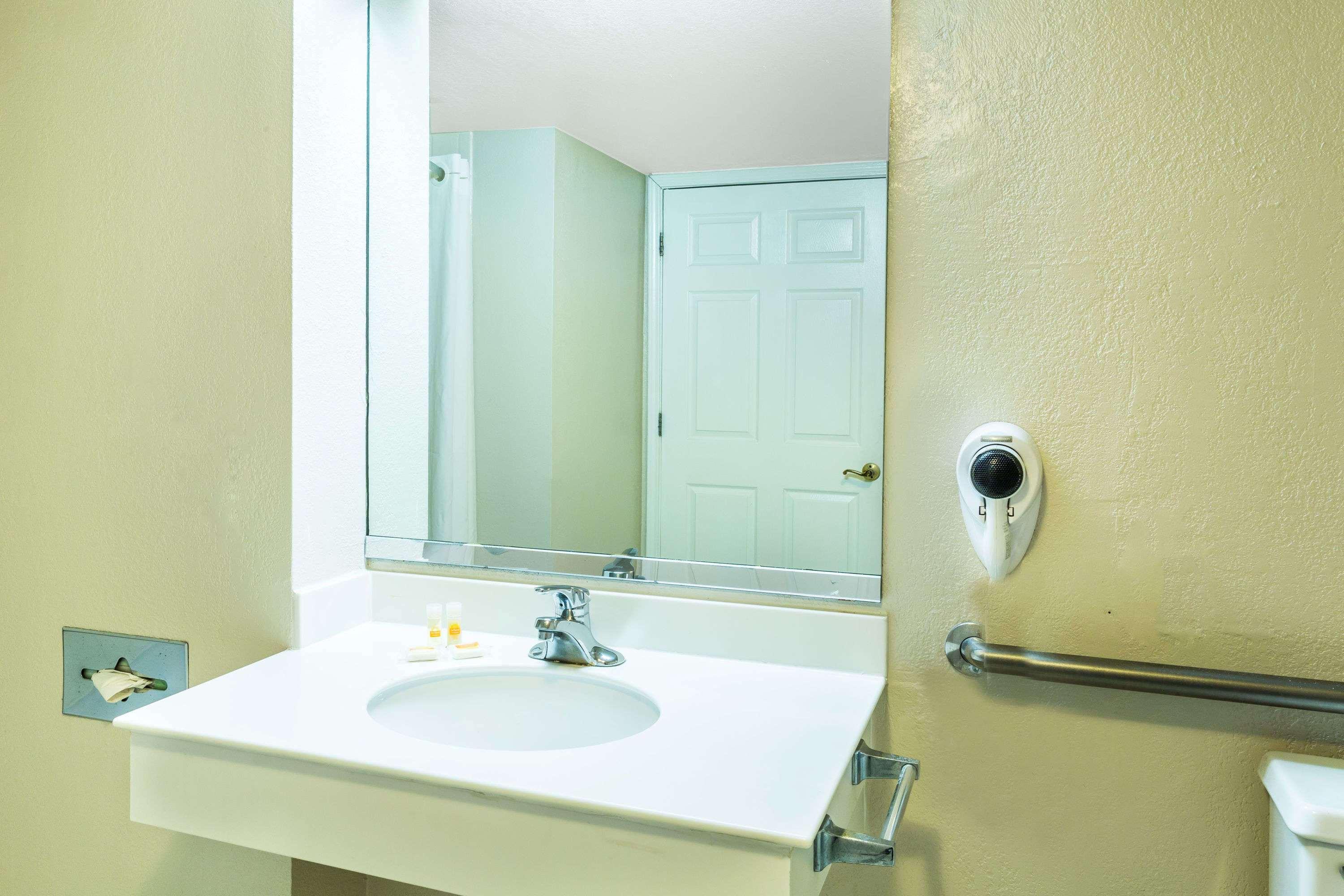 Econo Lodge Richmond-North Chesterfield Bagian luar foto