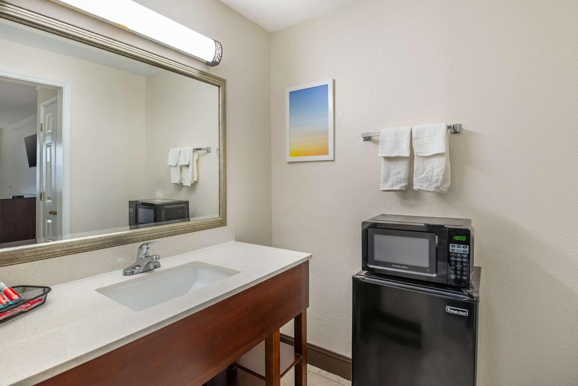 Econo Lodge Richmond-North Chesterfield Bagian luar foto